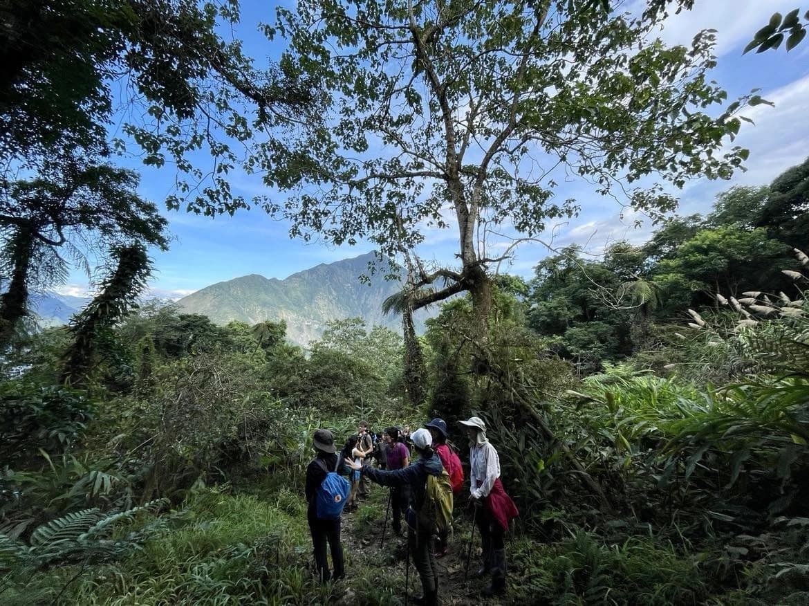 The triangulation point (summit marker) of Qianliyan Mountain